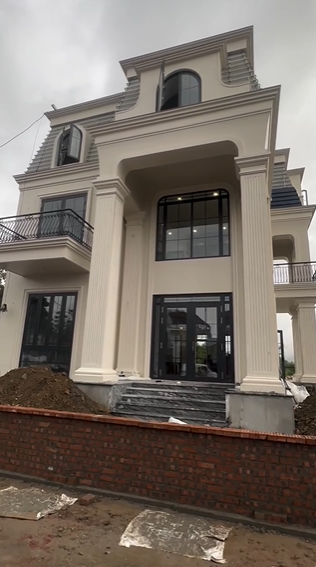  Biệt thự tân cổ điển sử dụng phụ kiện Lix